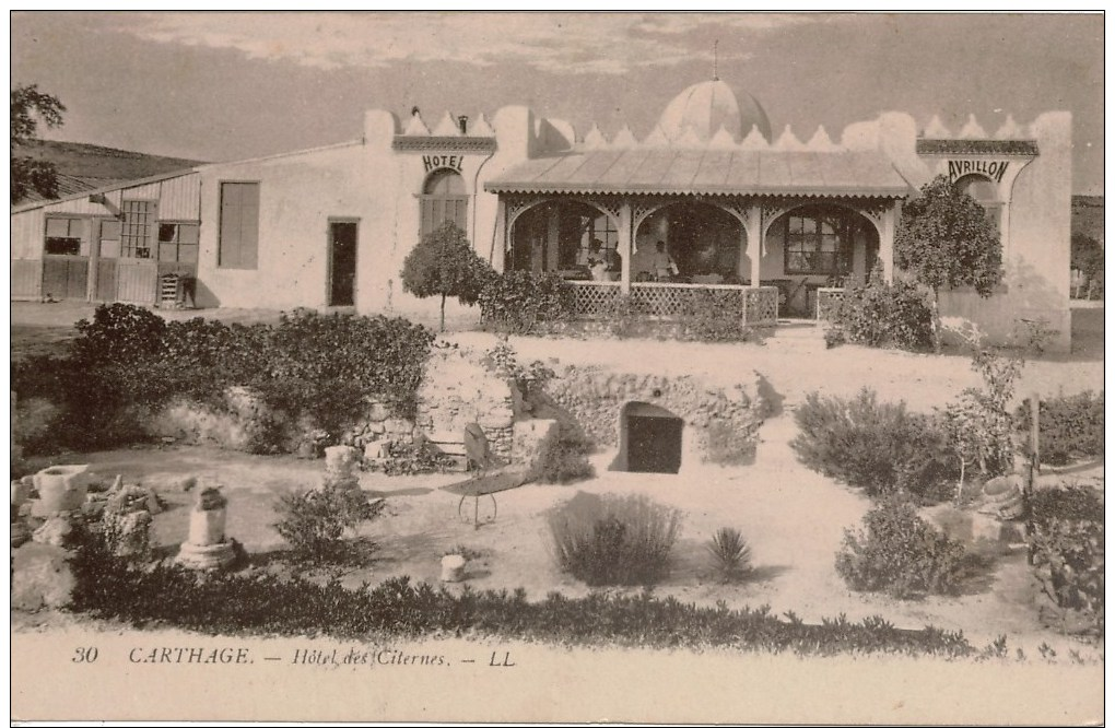 Cpa Tunisie  CARTHAGE   Hotel Des Citernes (ou Hotel Des Citernes Romaines)  Animée, Dos Vierge , TBE - Tunisia