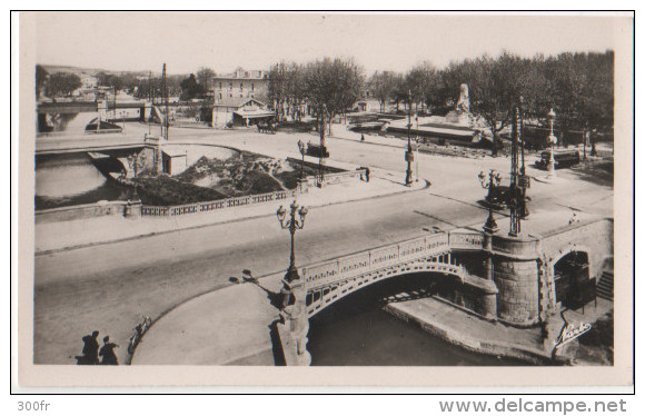 France - CP Narbonne Aude (11) Les Trois Ponts Et Le Monument Ferroul - Narbonne