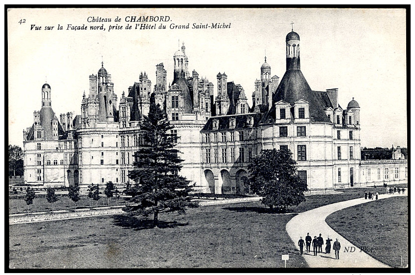 Chateau De CHAMBORD.- Vue Sur La Facade Nord, Prise De L´Hotel Du Grand Saint Michel - Chambord