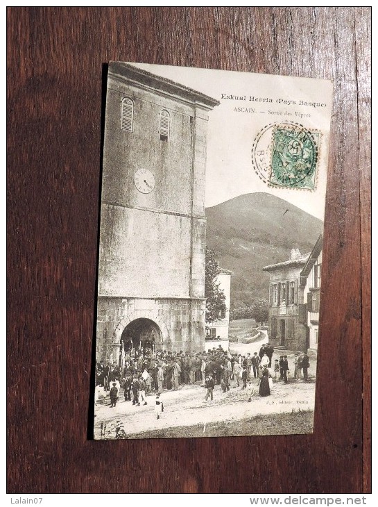 Carte Postale Ancienne : ASCAIN : Sortie Des Vêpres, Mairie, En 1907 - Ascain