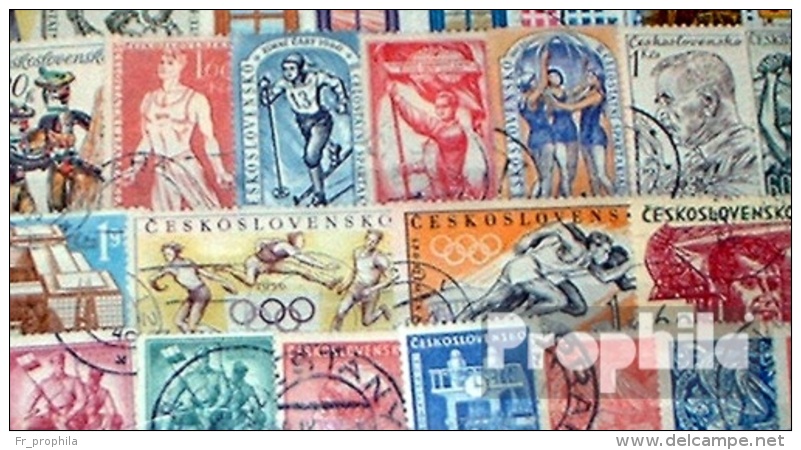 Tchécoslovaquie 300 Différents Timbres - Collections, Lots & Séries