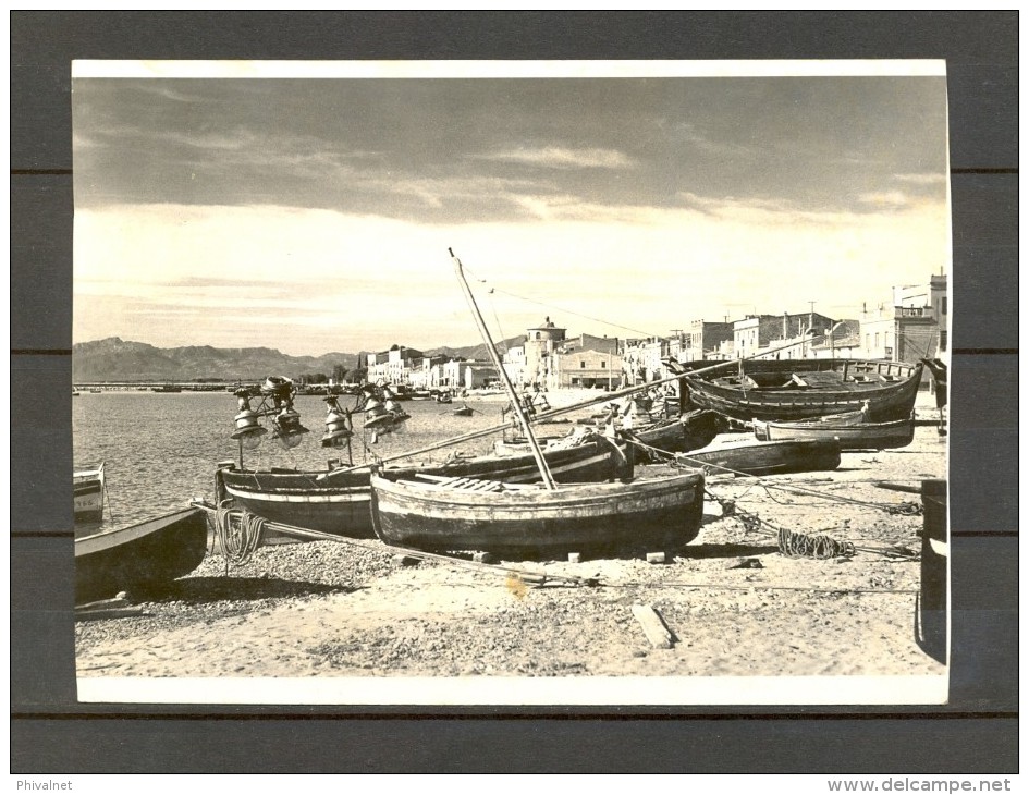 1950 TARRAGONA, CAMBRILS, PLAYA, TARJETA POSTAL ESCRITA, NO CIRCULADA, BARCOS, PESCA - Tarragona