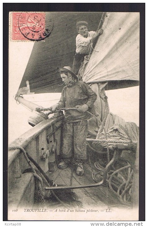 TROUVILLE . A Bord D'un Bateau Pêcheur . - Trouville