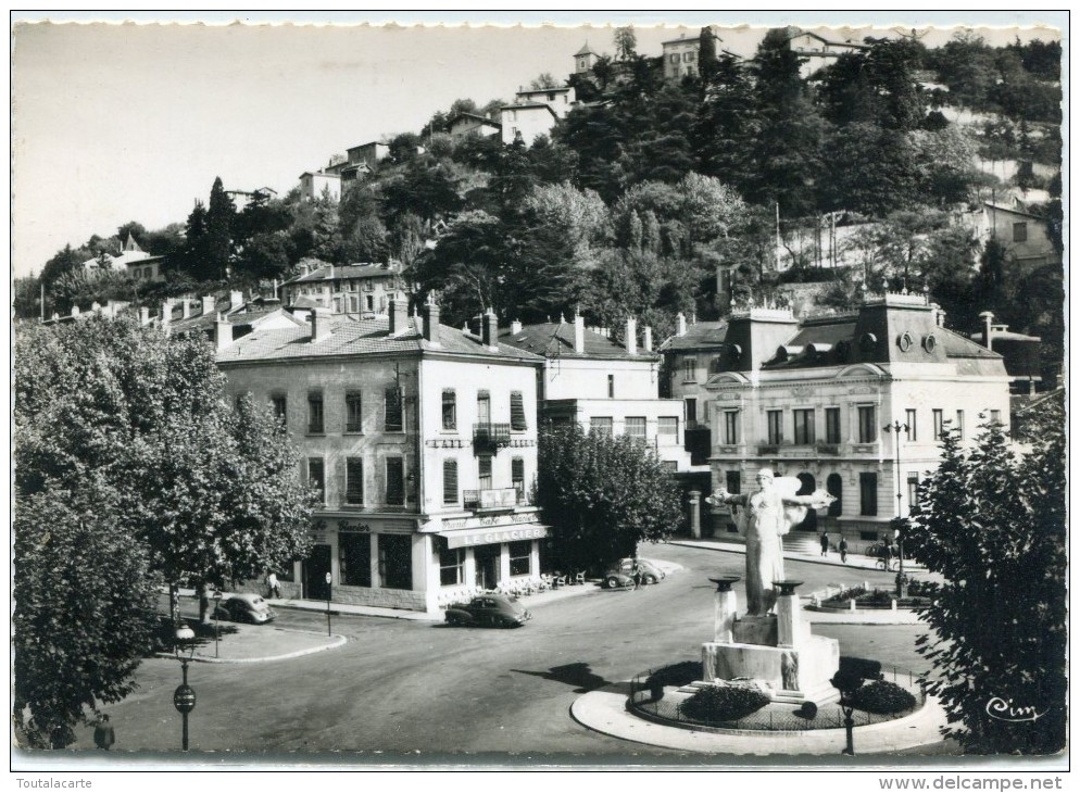 CPSM 38 VIENNE PLACE DE LA GARE ET LE MONUMENT AUX MORTS  Grand Format 15 X 10,5 - Vienne