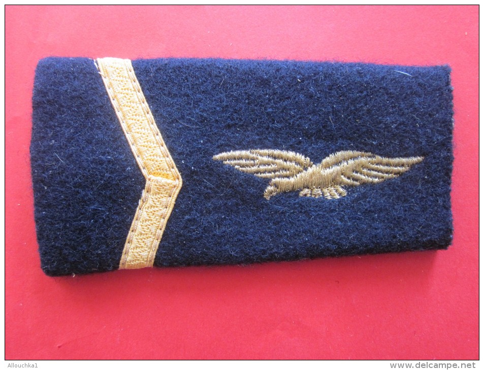 Militaria épaulette Grade Armée De L'air Française Galon Doré Aigle Doré Feutrine Fond Noir équipement - Luchtvaart