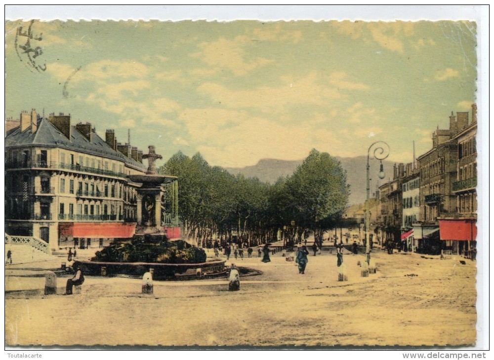 CPSM 38 VOIRON PLACE DE LA REPUBLIQUE 1943  Grand Format 15 X 10,5 - Voiron