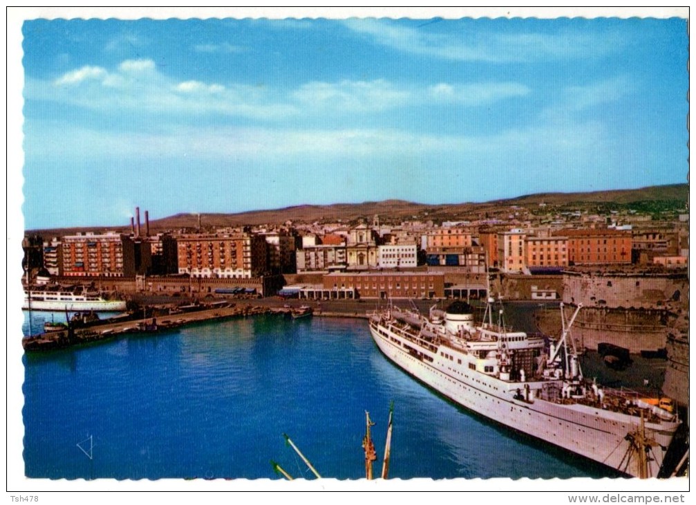 ITALIE---CIVITAVECCHIA---panorama Du Port---voir 2 Scans - Civitavecchia