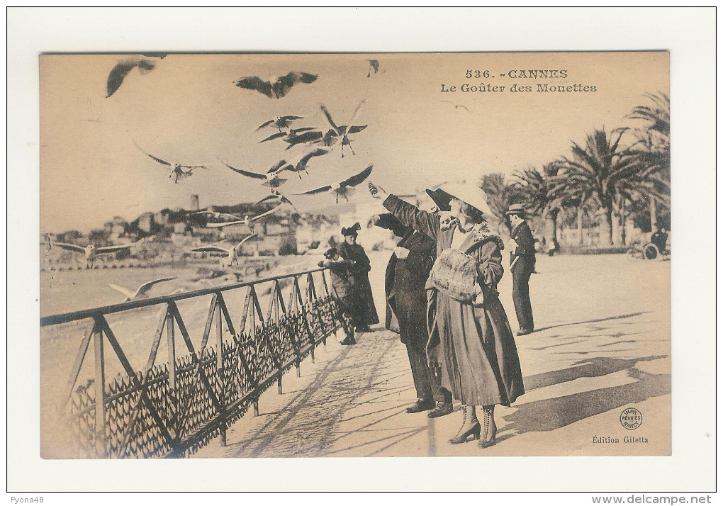 CANNES - Le Goûter Des Mouettes  Donné Par 2 Personnes - (Animée) - Cannes