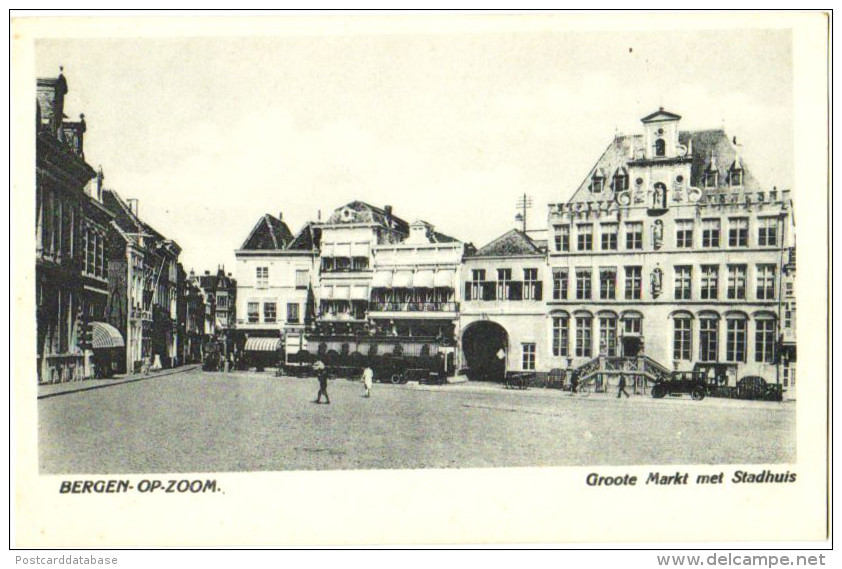 Bergen Op Zoom - Groote Markt Met Stadhuis - Bergen Op Zoom