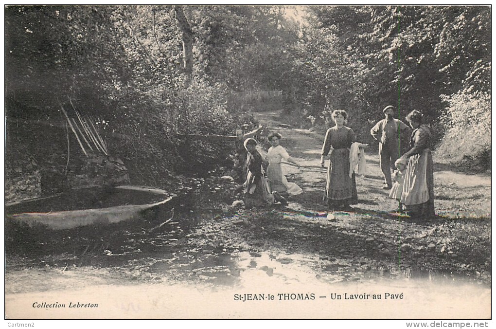 SAINT-JEAN-LE-THOMAS UN LAVOIR AU PAVE LAVANDIERES LESSIVEUSES 50 MANCHE - Altri & Non Classificati