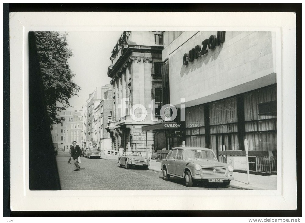 60s ORIGINAL AMATEUR PHOTO CURZON CINEMA MAYFAIR LONDON UK ENGLAND TRIUMPH TR Mms8 - Auto's