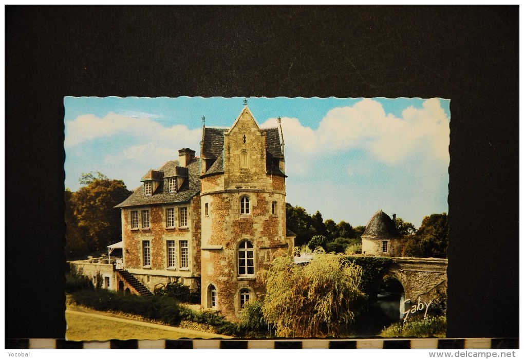 CP, 14, PONT L'EVEQUE Château De Reux Vierge Ed ARTAUD Père & Fils - Pont-l'Evèque