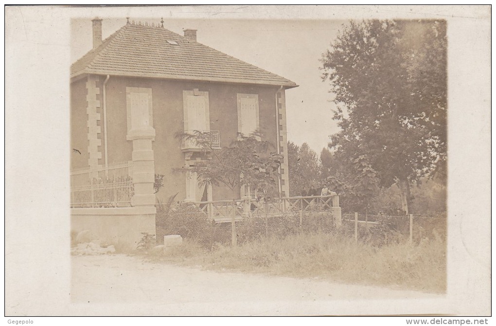 REMOULINS  -  Une Maison En 1911   (Carte-photo ) - Remoulins