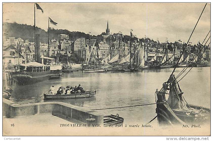 TROUVILLE-SUR-MER. LA CITTADINA E IL PORTO CON L'ALTA MAREA. SUGGESTIVA CARTOLINA DEL 1917 - Trouville