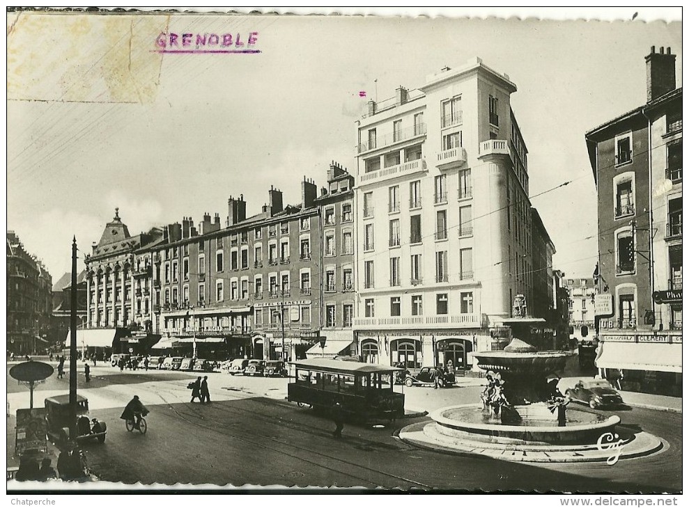 GRENOBLE ISERE  54 PLACE GRENETTE TRAMWAY AUTOMOBILES  ECRITE CIRCULEE 1950 - Grenoble