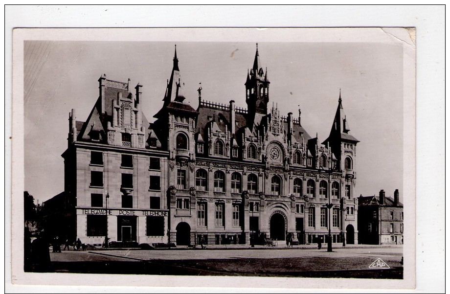 CP 9*14/I1552/MEZIERES HOTEL DE VILLE ET LA POSTE - Charleville