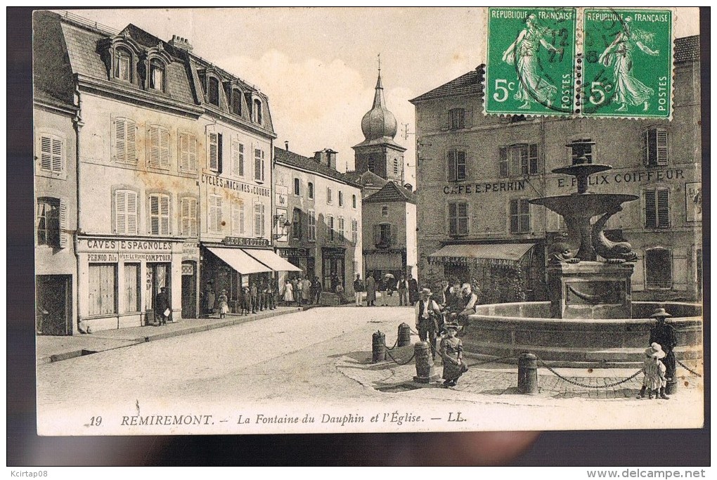 REMIREMONT . La Fontaine Du Dauphin Et L'Eglise . - Remiremont