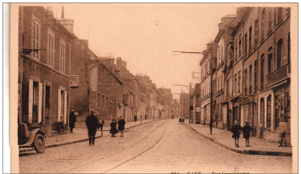 Cpa  14  Caen , La Rue Caponiere ..petite Animation - Caen