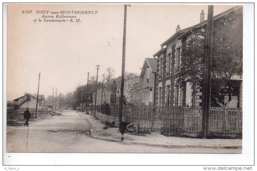 REF 211 CPA 95 SOISY SOUS MONTMORENCY Avenue Kellerman Et La Gendarmerie - Soisy-sous-Montmorency