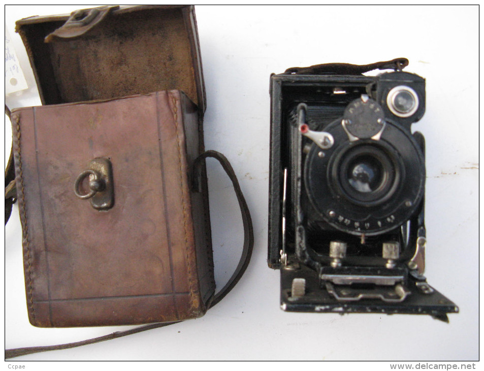 Ancien Appareil Photo Avec Son étui En Cuir épais - Fotoapparate