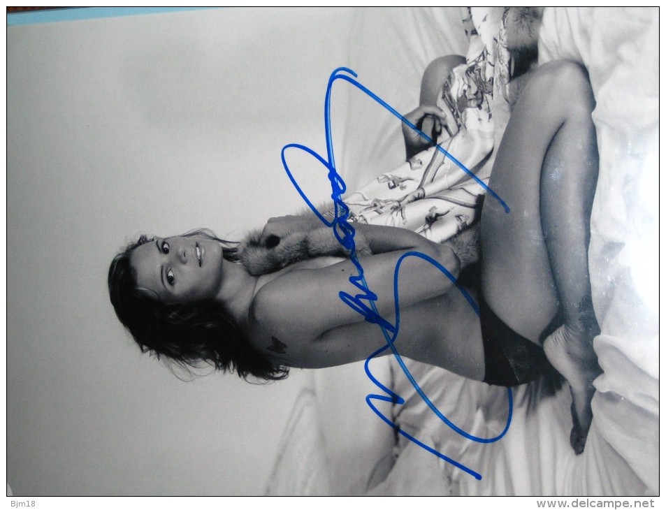 LAURE MANAUDOU                         PHOTO 20X25 SEXY SIGNEE - Autres & Non Classés