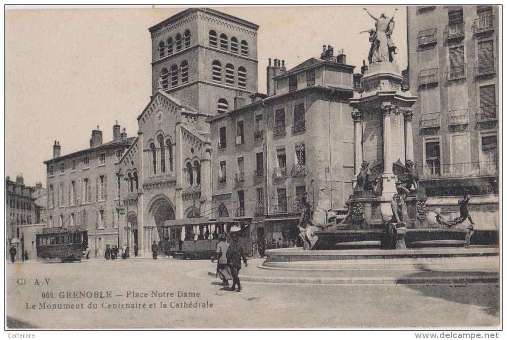 CARTE POSTALE ANCIENNE,38,ISERE,GRENOBL E,EN 1900,PLACE NOTRE DAME,EGLISE,TRAMWAY,TRAM, FONTAINE,EPICERIE - Grenoble