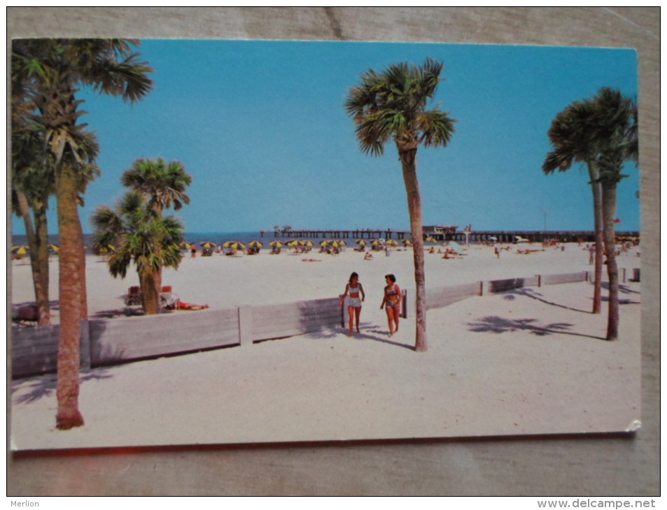 USA  Florida - Clearwater's Sparkling White Sand Beach     D126264 - Clearwater