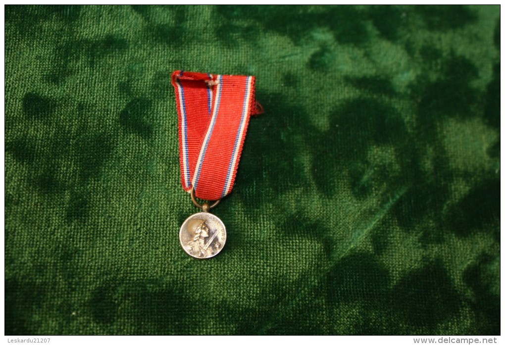 RARE - MINIATURE DE MEDAILLE COMMEMORATIVE DE VERDUN - France