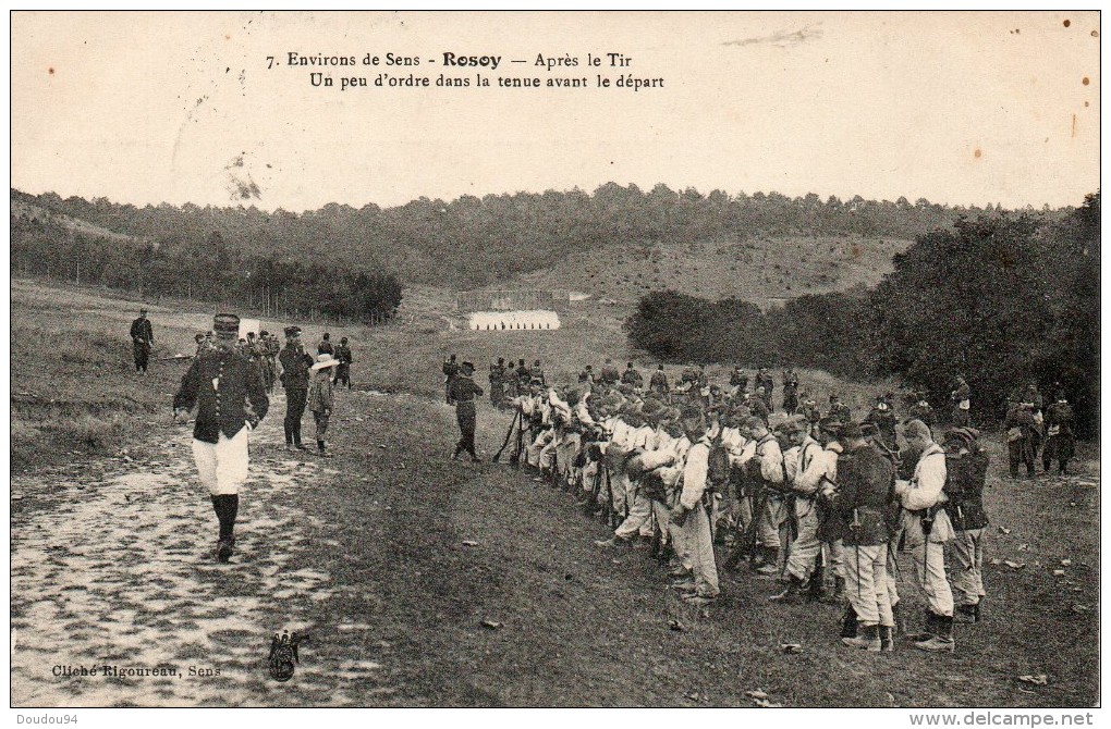 ROSOY APRES LE TIR UN PEU D'ORDRE DANS LA TENUE AVANT LE DEPART - Other & Unclassified