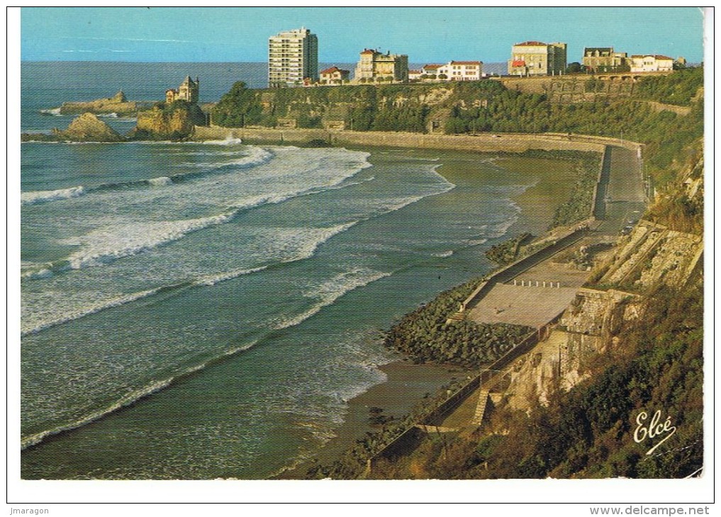 BIARRITZ -La Plage De La Côte Des Basques. Au Fond La Villa Belza - Elcé 4700 - Circulée 1976 - Tbe - Biarritz