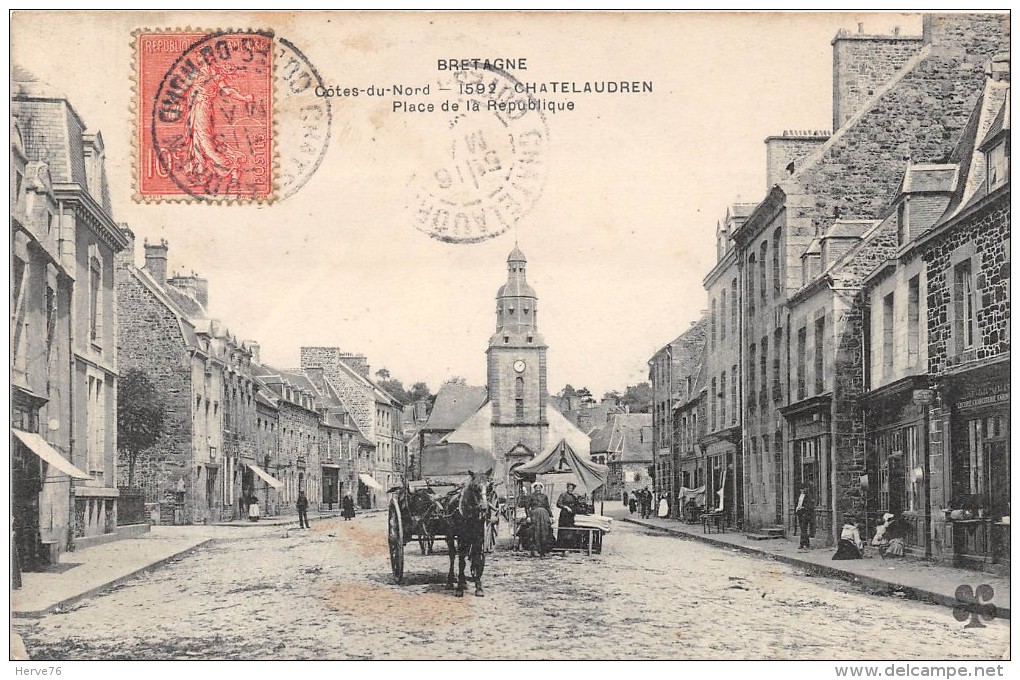 CHATELAUDREN - Place De La République - Châtelaudren