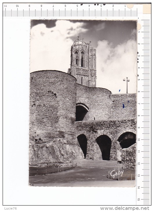 SAINT LO  -   Eglise  Notre  Dame  Et  Les  Remparts - Saint Lo