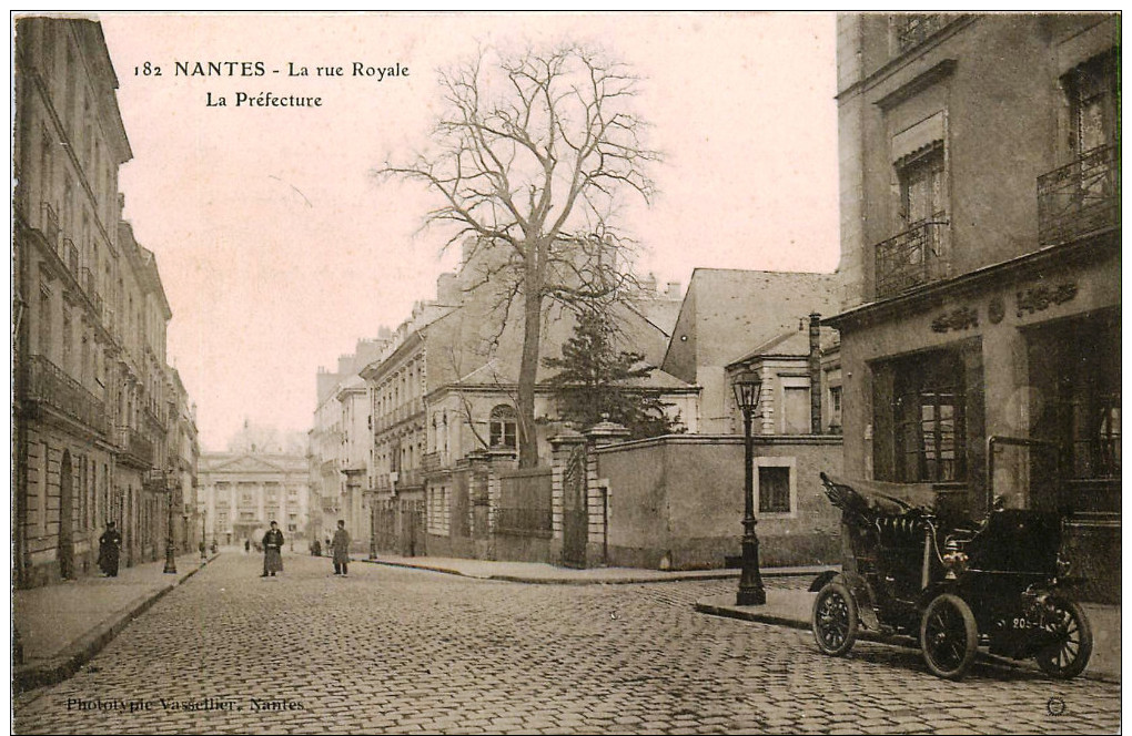 NANTES - LA RUE ROYALE - BEAU PLAN D'AUTOMOBILE ANCIENNE - Nantes
