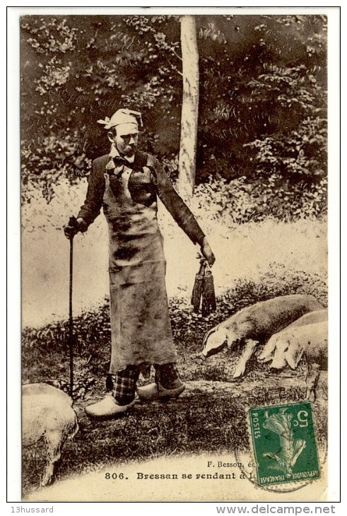 Carte Postale Ancienne Bresse - Bressan Se Rendant à La Foire - Costume Folklorique, Cochons - Non Classés