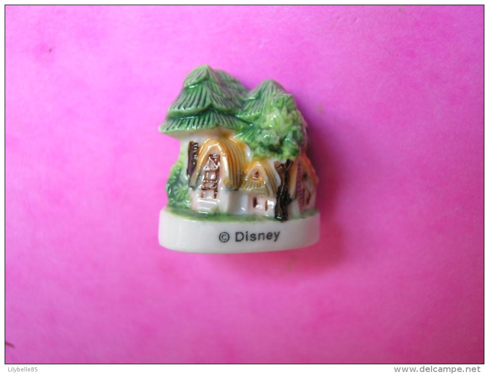 Feve DISNEY Ancienne En Porcelaine CHAUMIERE Serie BLANCHE NEIGE ET LES 7 NAINS 1998 ( Feves ) - Disney