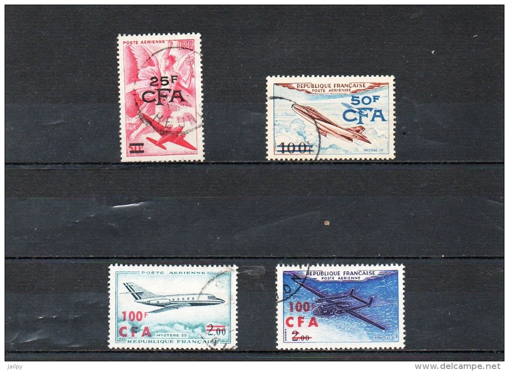 FRANCE     4 Timbres Surcharge CFA   REUNION      1949 à 1967     Y&T:PA 46  52  58 Et 61   Oblitérés - Luchtpost