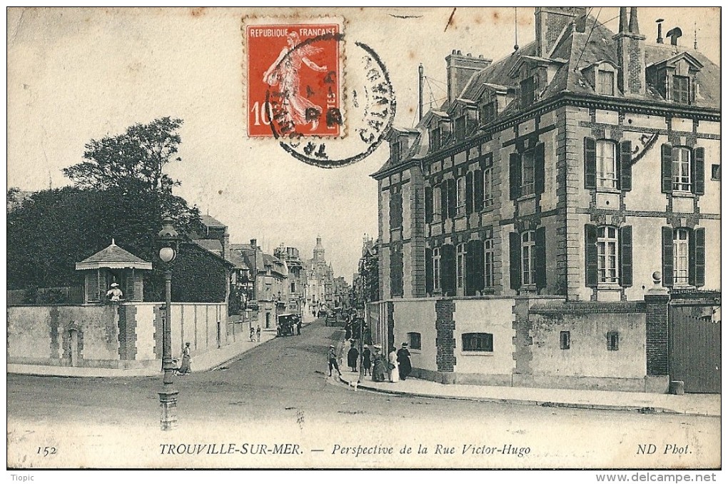 3 Cpa De  Trouville-sur-Mer  ( 14 )  Perspective De La Rue Victor - Hugo  -  Les Villas Et Le Calvaire  -  Le Casino . - Trouville