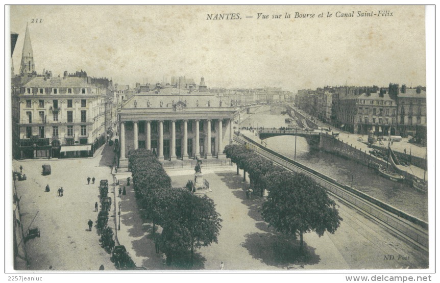 CP 44  Nantes  Vue  Sur La Bourse Et Le Canal Saint Félix - Nantes