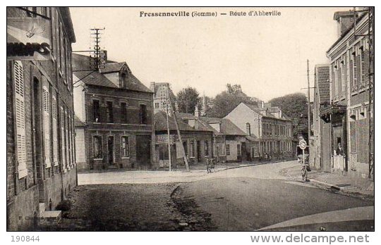 80FRESSENNEVILLE ( Somme )  Route D' ABBEVILLE .   " Boucherie Sur La Droite " - Autres & Non Classés