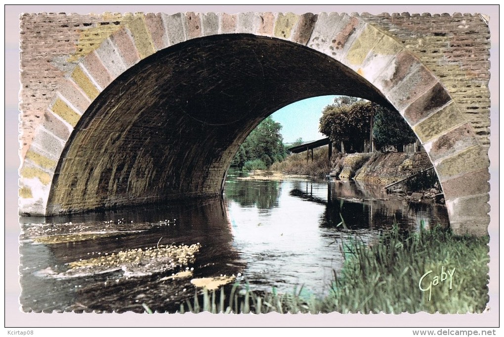 PONT - D'OUILLY . L'Orne Sous L'une Des Arches Du Pont . - Pont D'Ouilly