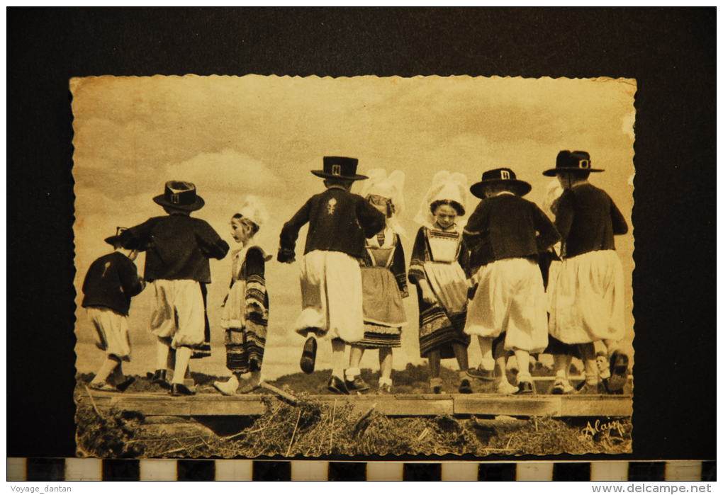 Folklore En Bretagne Danses Folkloriques Enfants - Dances