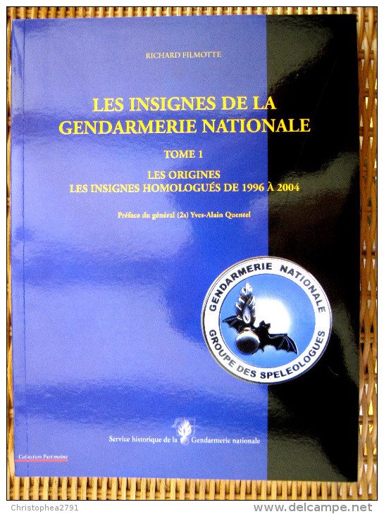 LIVRE REPERTOIRE DES INSIGNES DE LA GENDARMERIE NATIONALE 165 PAGES TOME 1  ETAT NEUF - France