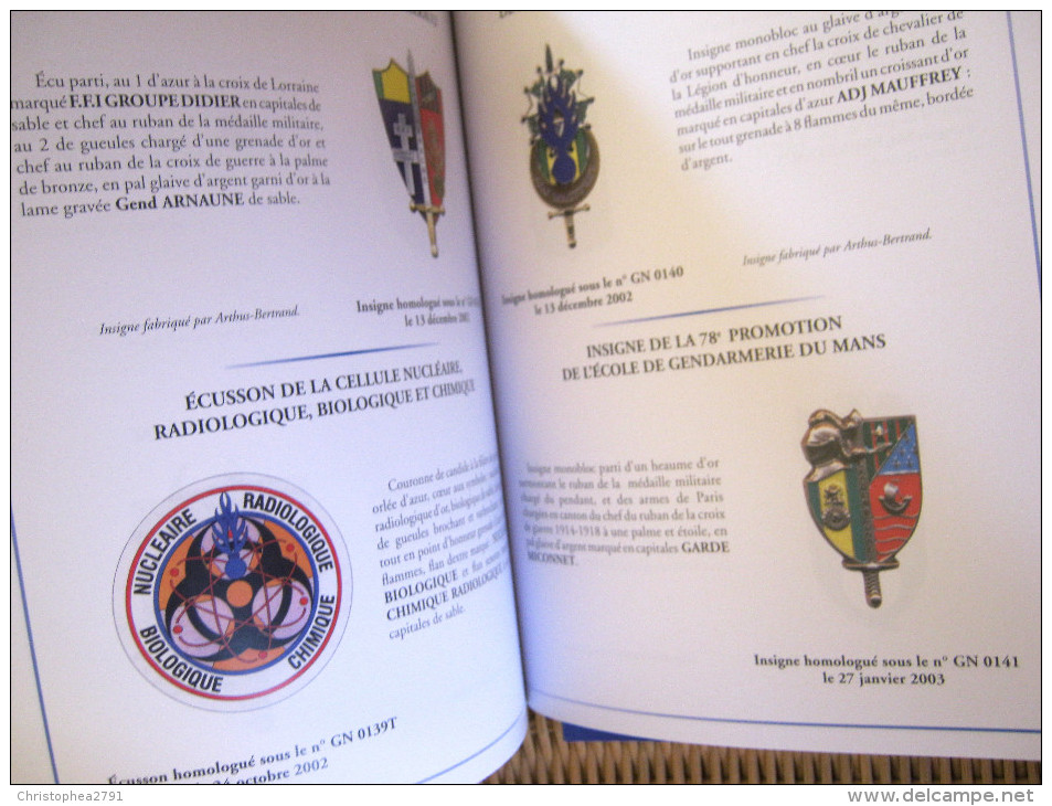 LIVRE REPERTOIRE DES INSIGNES DE LA GENDARMERIE NATIONALE 165 PAGES TOME 1  ETAT NEUF - Francia