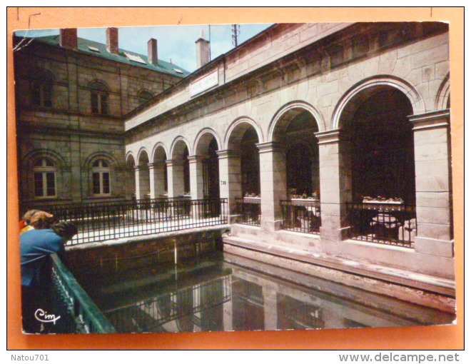 V08-03-allier-neris Les Bains--les Thermes-animee--1968 - Neris Les Bains