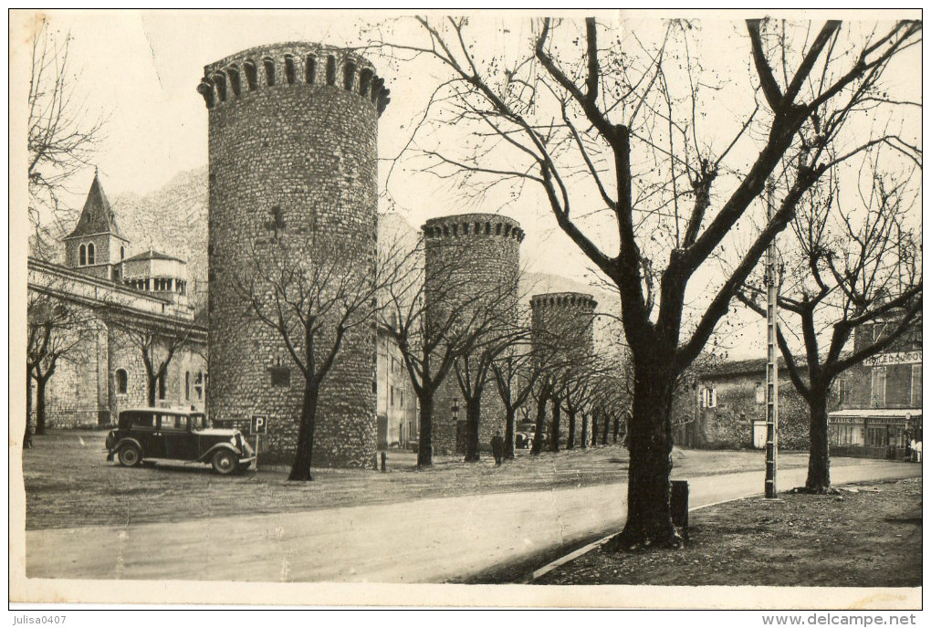 SISTERON (04) Carte Photo Place Trois Tours Automobile - Sisteron