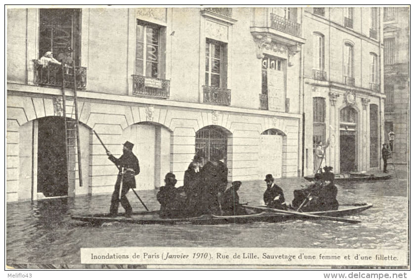 75/ CPA A - Paris  - Inondation 1910 - Rue De Lille - Sauvetage D'une Femme Et D'une Fillette - Inondations De 1910