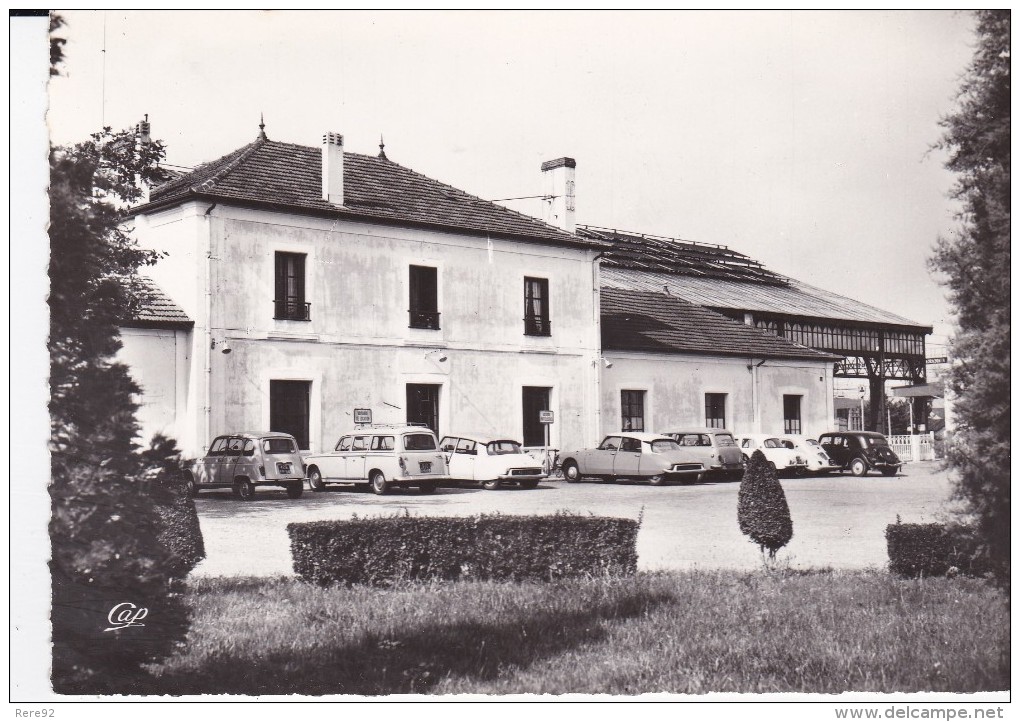 64  Pyrénées Atlantique  Puyoo La Gare Nombreuses Voitures Citroën DS ID Traction - Autres & Non Classés