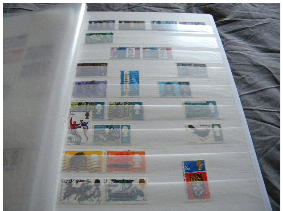 GROS LOT EN ALBUM TIMBRES NEUFS** ET OBLI. GRANDE-BRETAGNE ECOSSE JERSEY / PAYS-BAS HOLLAND CARNET BLOC DONT CLASSIQUES - Collections (with Albums)