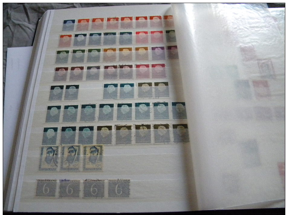 GROS LOT EN ALBUM TIMBRES NEUFS** ET OBLI. GRANDE-BRETAGNE ECOSSE JERSEY / PAYS-BAS HOLLAND CARNET BLOC DONT CLASSIQUES