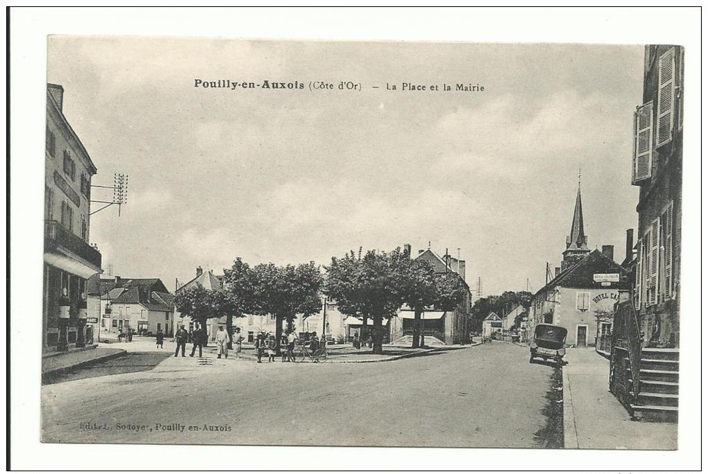 21 - CPA - POUILLY EN AUXOIS - La Place Et La Mairie - ( COTE D'OR ) - Sonstige & Ohne Zuordnung